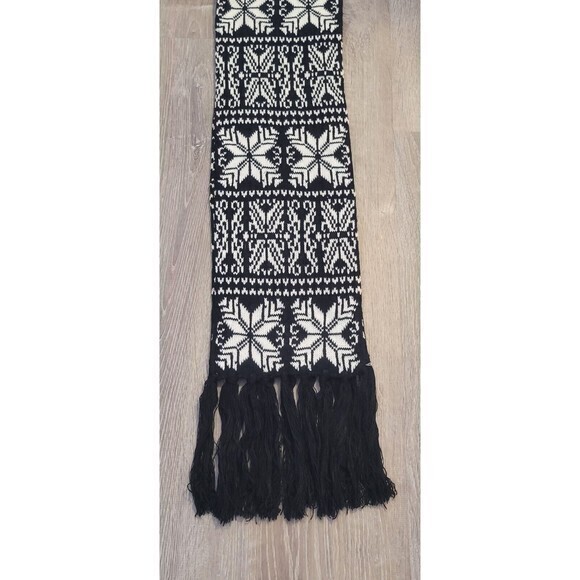 NWT Gold Coast Black and‎ White Scarf and Matching Hat - Picture 2 of 12